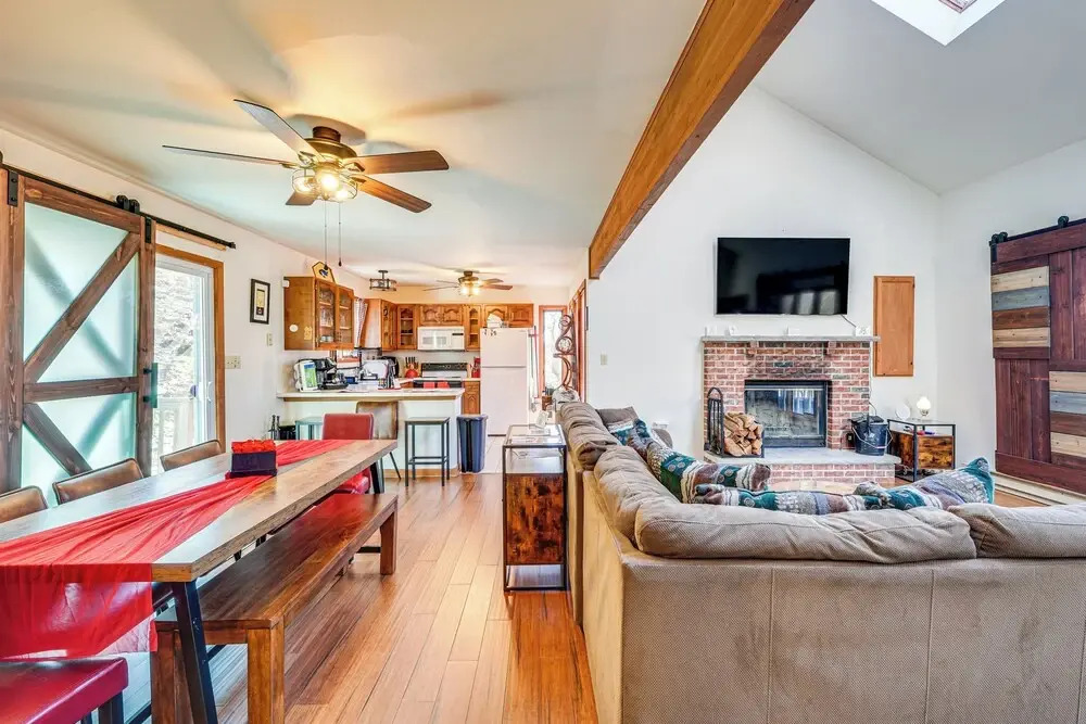 Fire Pit & Gas Grill: Charming Poconos Abode!