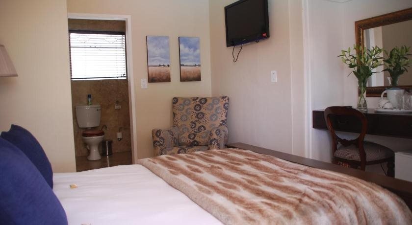 Woodmead Guest Lodge