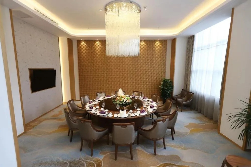 Отель Juny Oriental