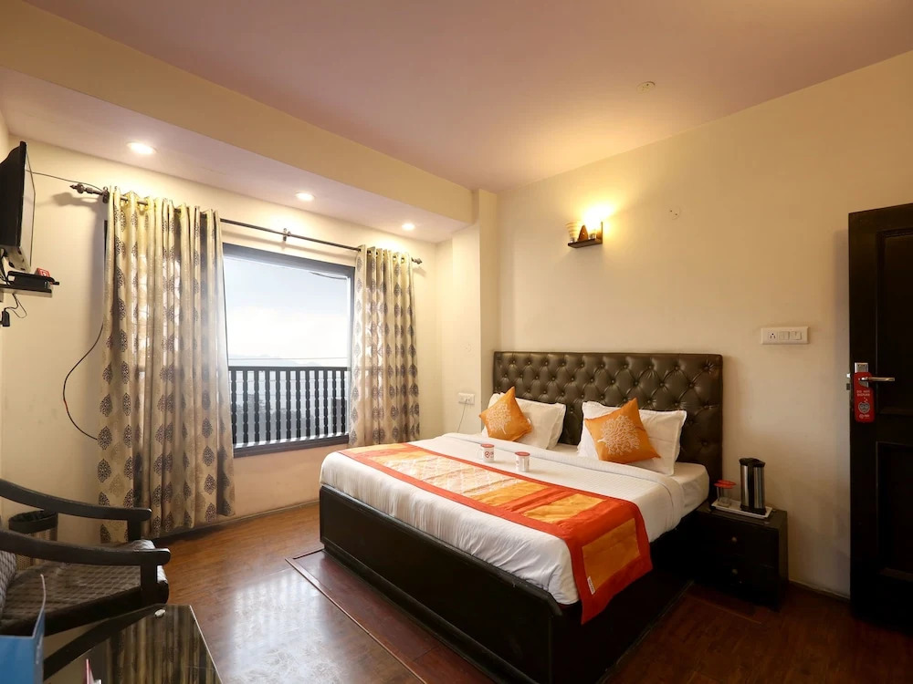 OYO Rooms 055 Mall Rd Tourism Lift