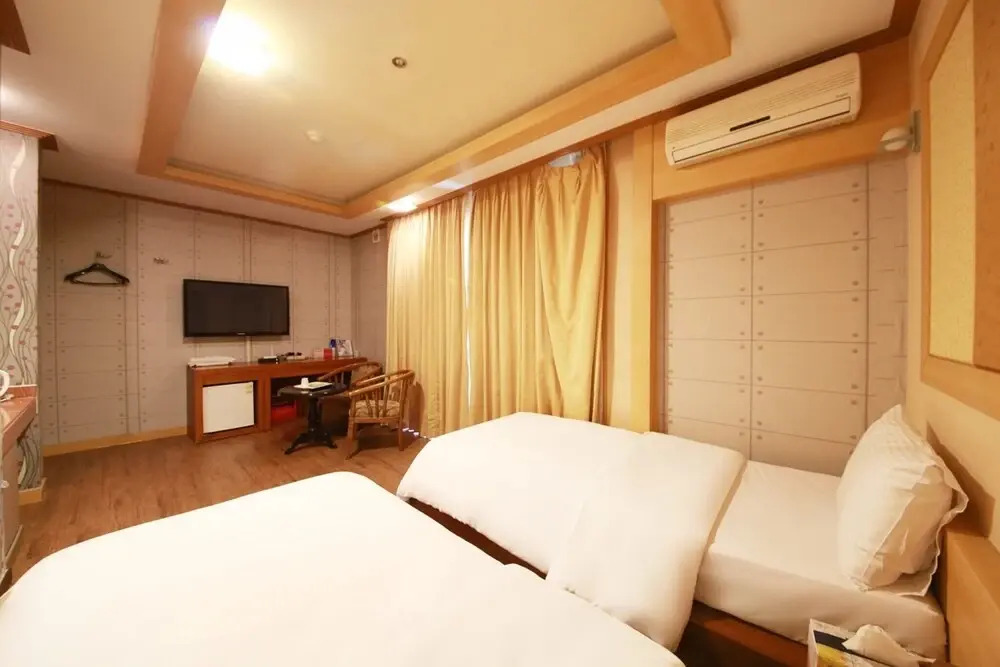 Jes Hot Spring Hotel