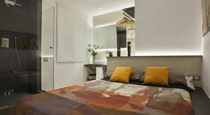 Catalonia Square Terrace & 5 bathrooms 5BD-5BTH
