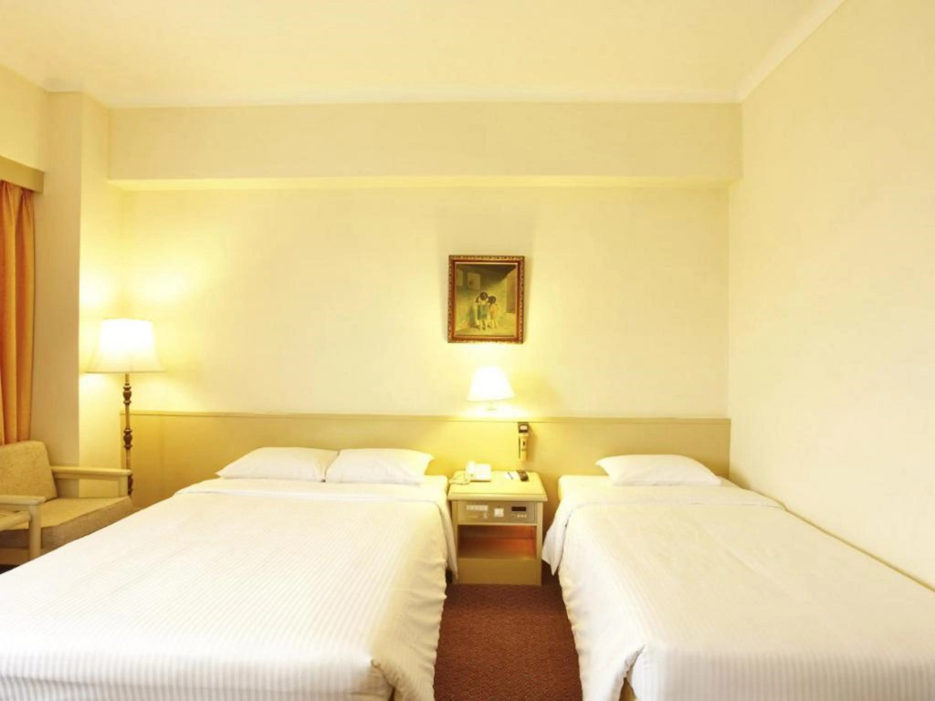 Emperor Hotel