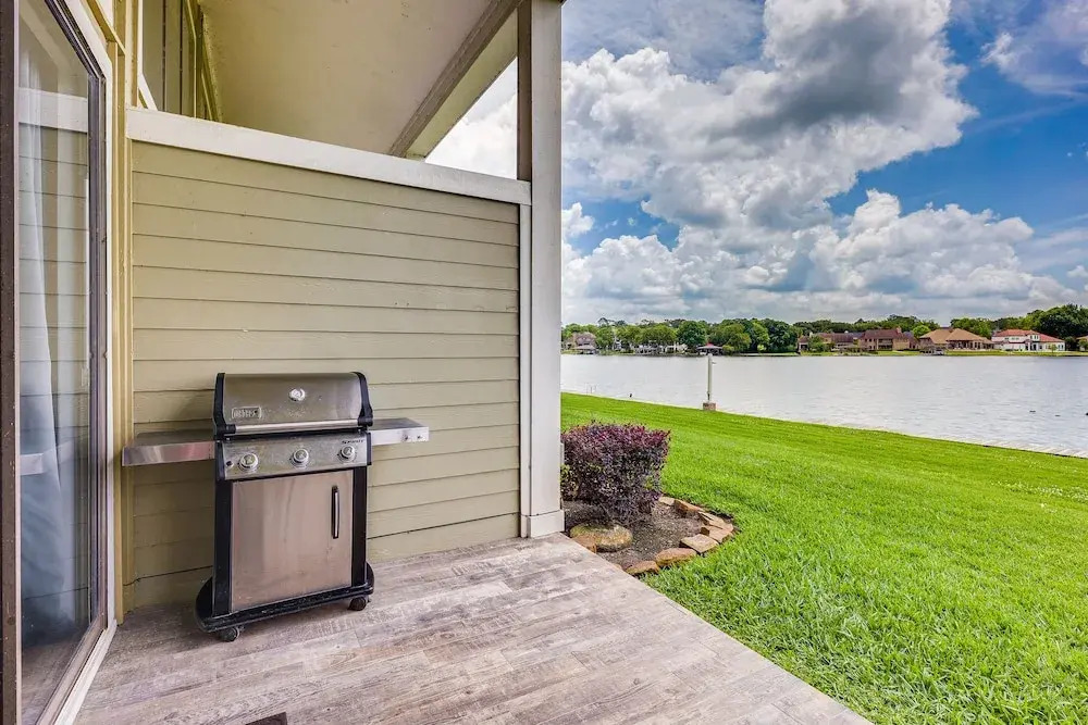 Beautiful Waterfront Condo on Lake Conroe w/ Dock