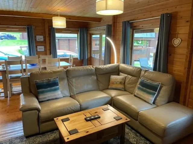 Luxury 3 bedroom, 3 bathroom lodge with hot tub