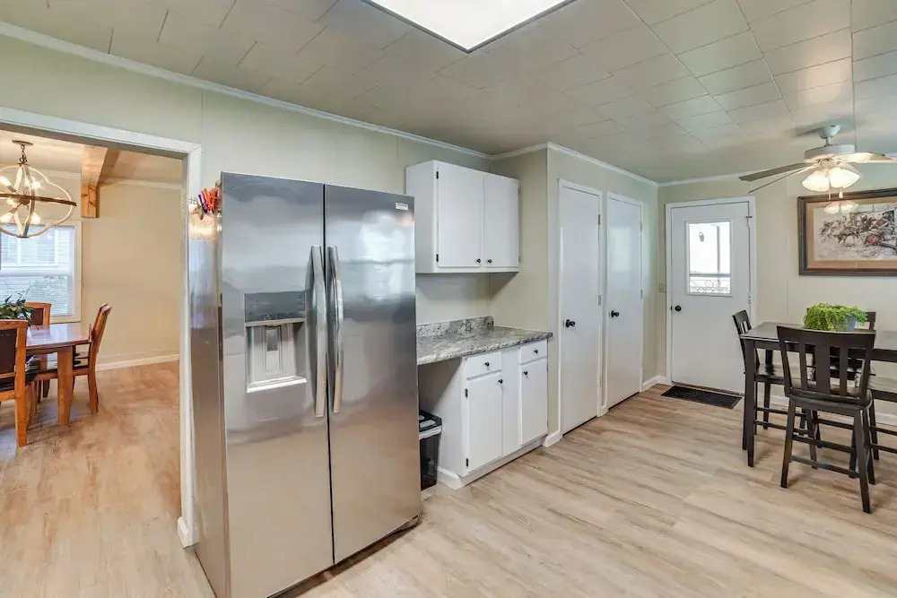 Walk to River: Oacoma Home w/ Dog-friendly Yard!