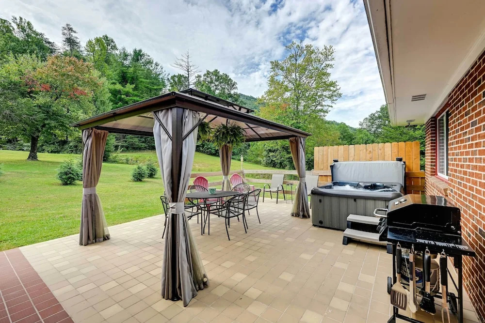 Pet Friendly Home w/ Hot Tub, Patio & Game Room!