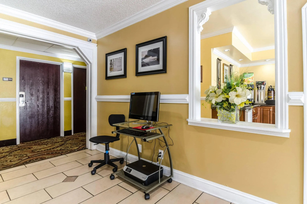 Rodeway Inn & Suites Jacksonville near Camp Lejeune