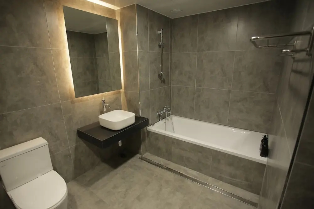 Hotel Seven Step
