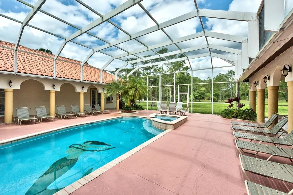 Knickerbocker Estate: Elegant 9-BR Getaway in Naples. Enjoy Private Pool, Outdoor Dining, and Expansive Grounds, Experience Tranquility with Easy Access to Naples' Best