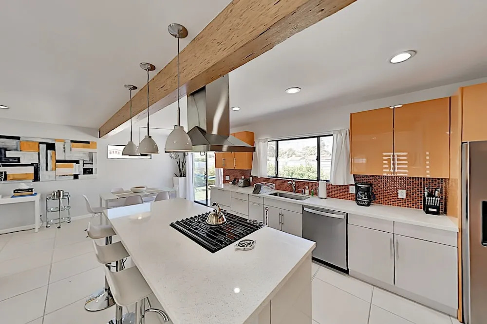Mid-century Modern Home 3 Bedrooms 2 Bathrooms Home