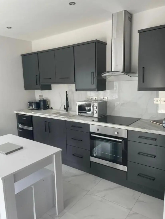 Apt 3, Lisvarna House