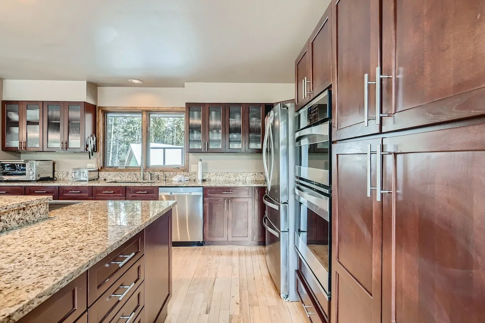 Moose Hill Lodge 5 Bedroom Home by RedAwning