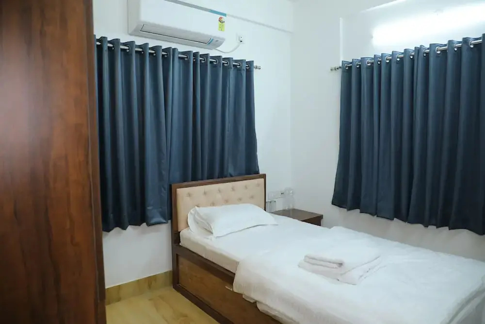 Aashhiana Guest House Entire 2BHK Service Apartments, Kolkata