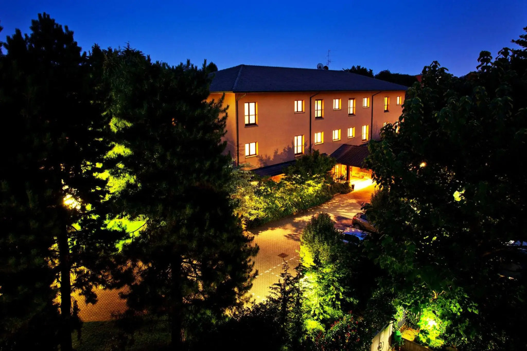 Brianteo Hotel Residence and Restaurant