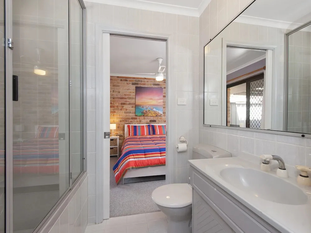 Shoreline Drive, Duplex 01,39, Little Pearl