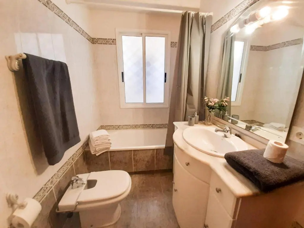 Coast apartment,5 people,wifi,150 metres sea