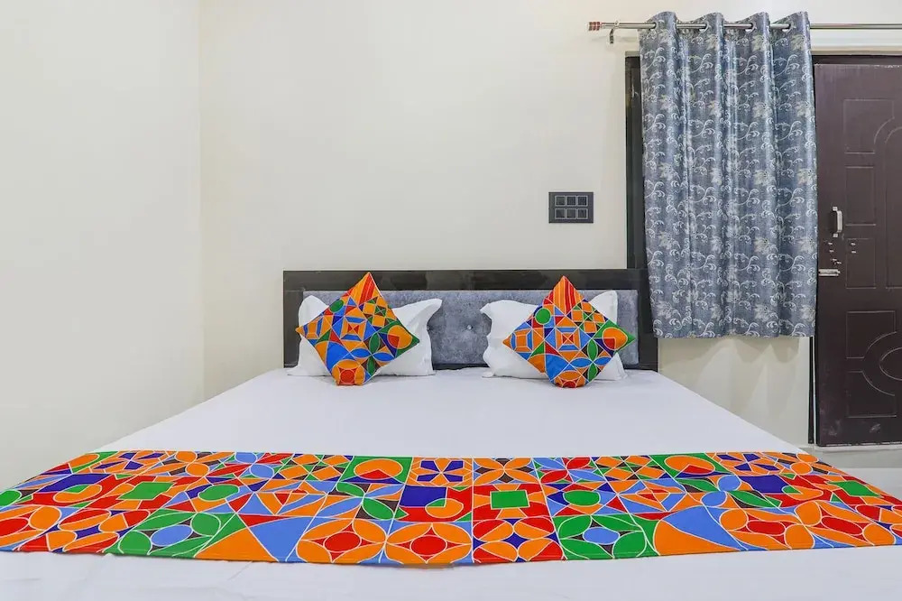 Fabhotel Awadh Inn - 600m from Ram mandir