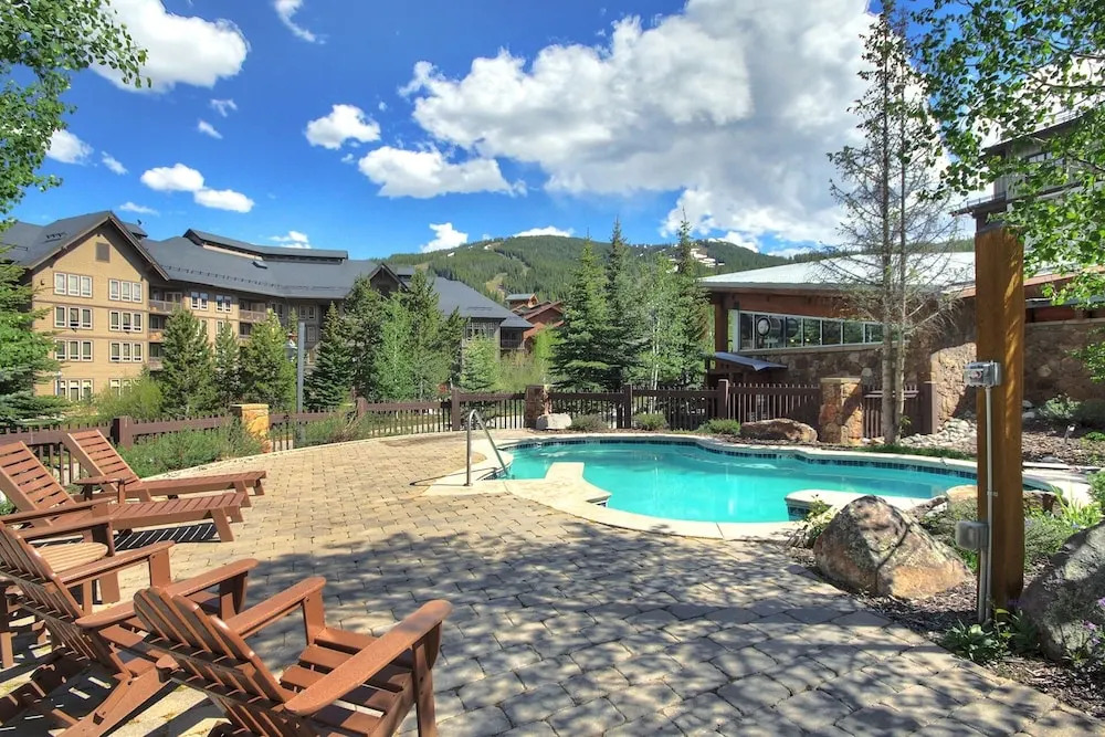 Luxury Remodeled Passage Point Condo - Short Walk to Lifts - Incredible View - PP403 by Redawning