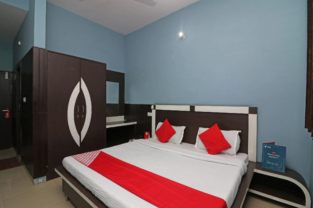 OYO 29127 Hotel Crown Tower