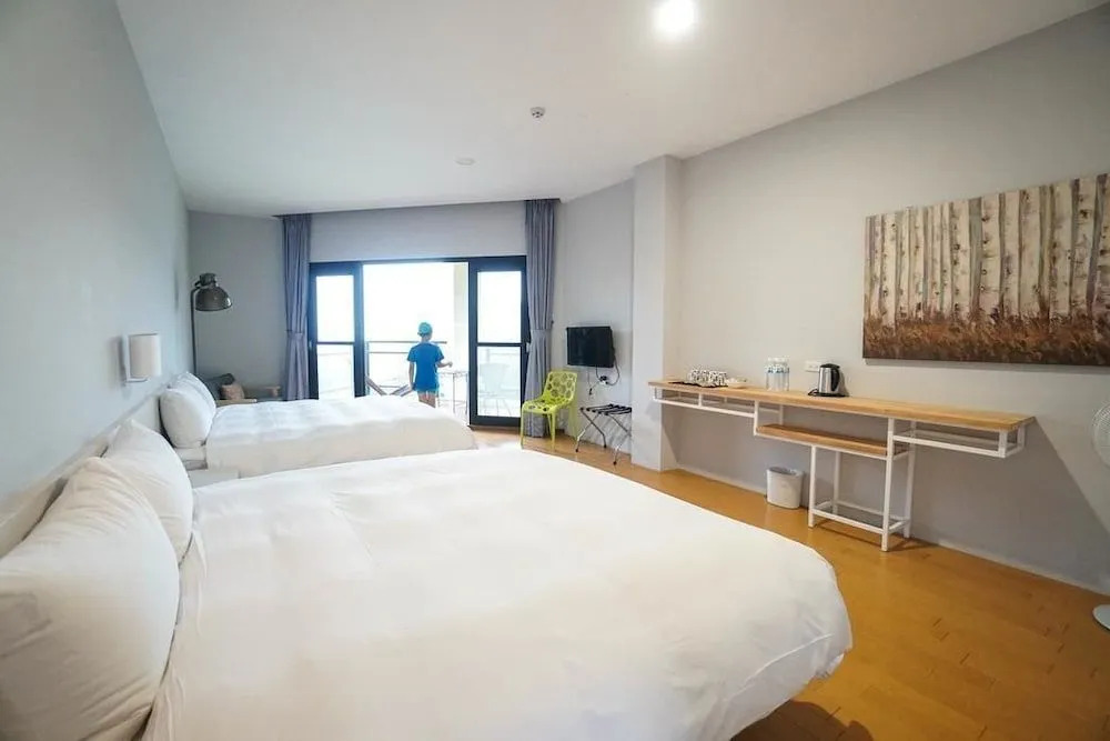 Xi Tou in Sunny Day Inn
