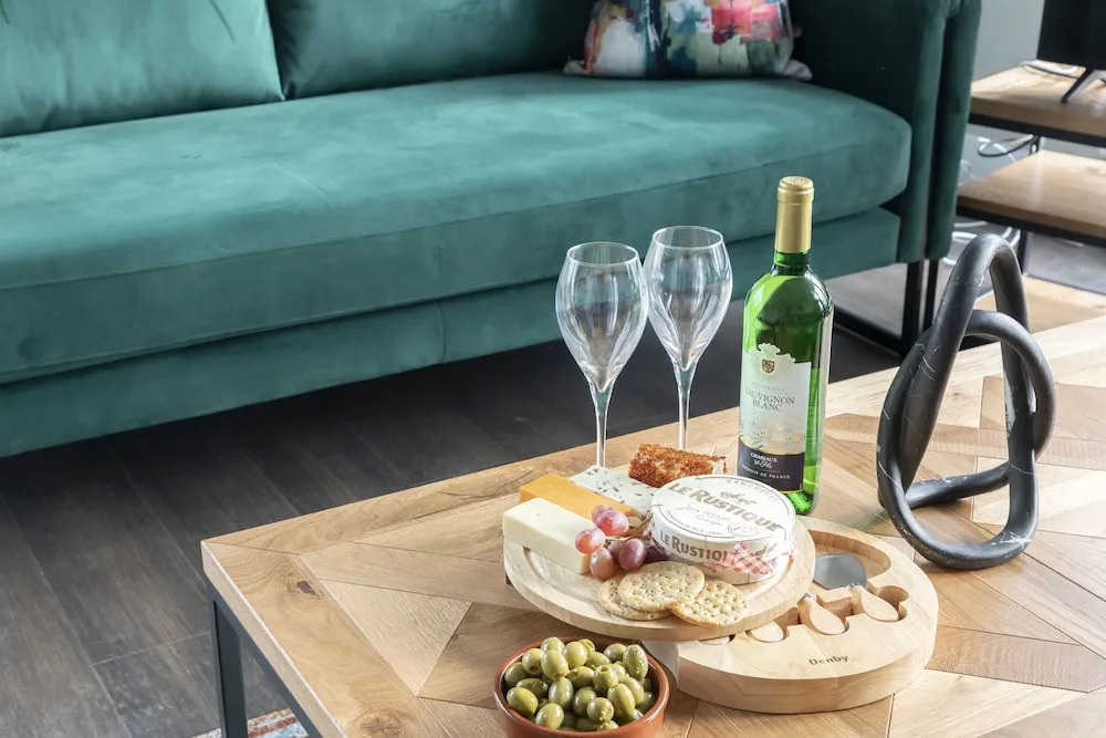 Elliot Oliver - Stunning 3 Bedroom Penthouse With Large Terrace And Parking