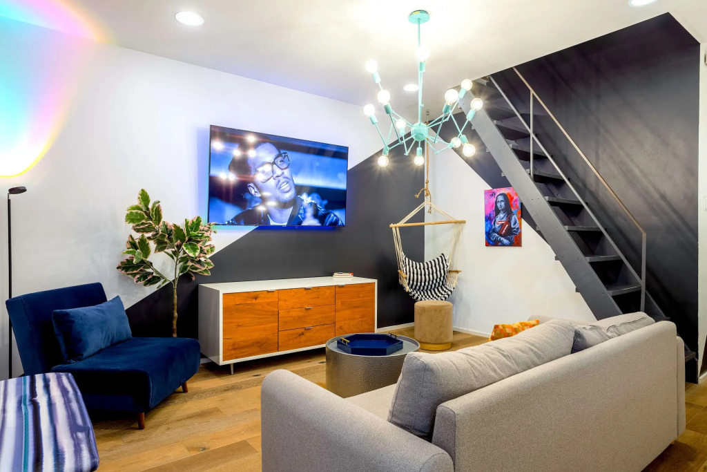 ATX Icon Mansion Rainey Street 6 min Walk