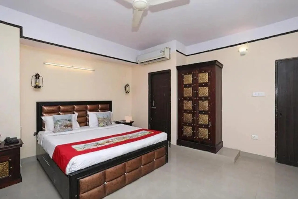 OYO 10755 Hotel Anand Palace
