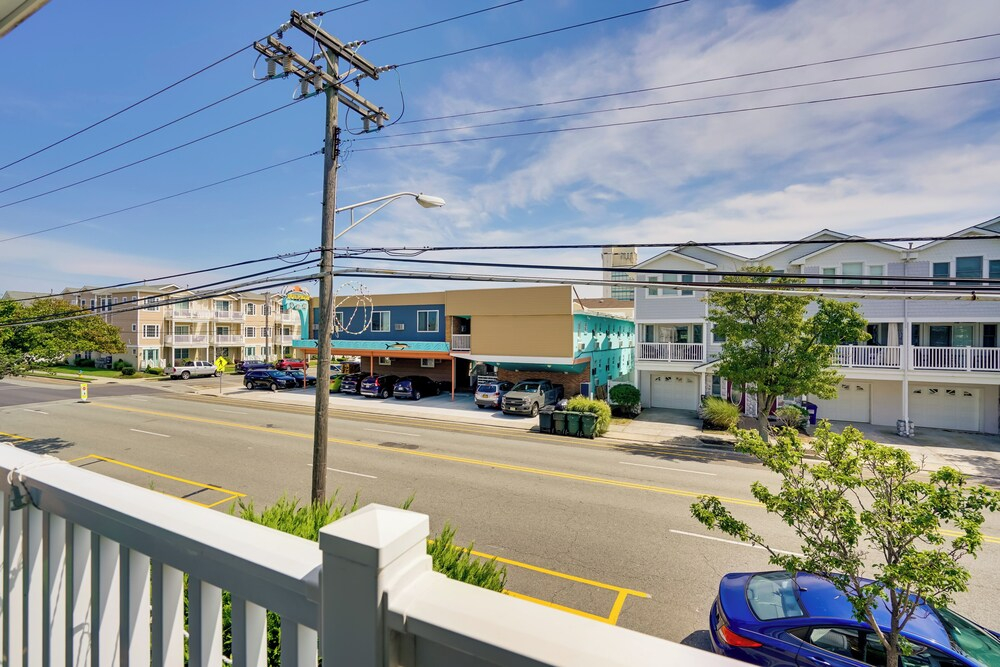 Breezy Wildwood Condo ~ 2 Blocks to Beach!