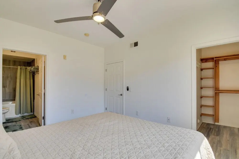 'red Rox' Phoenix Condo w/ Patio ~ 3 Mi to Airport