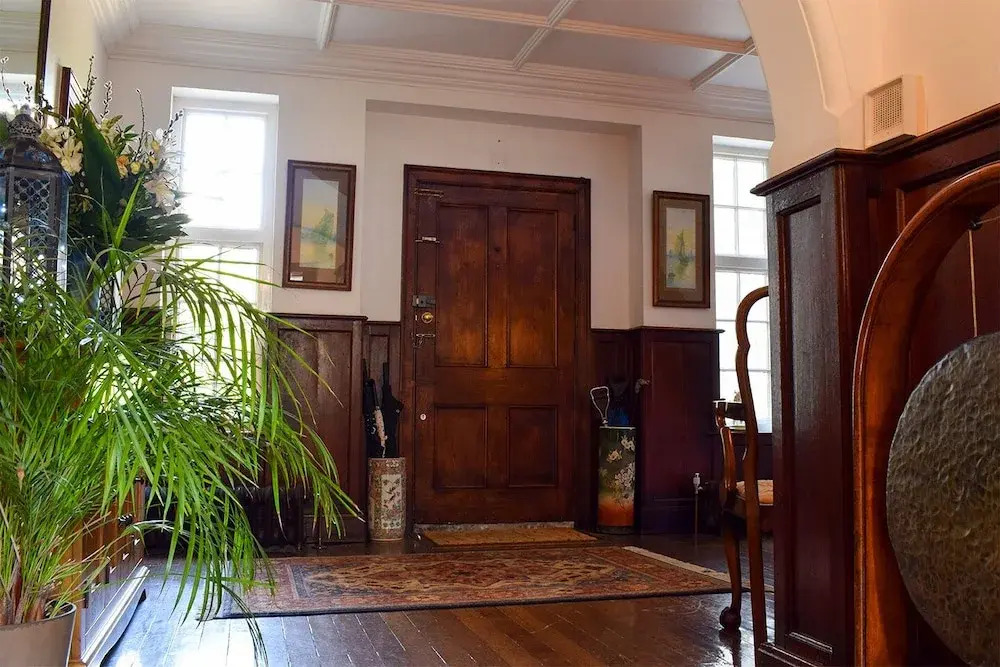 Elloe Lodge