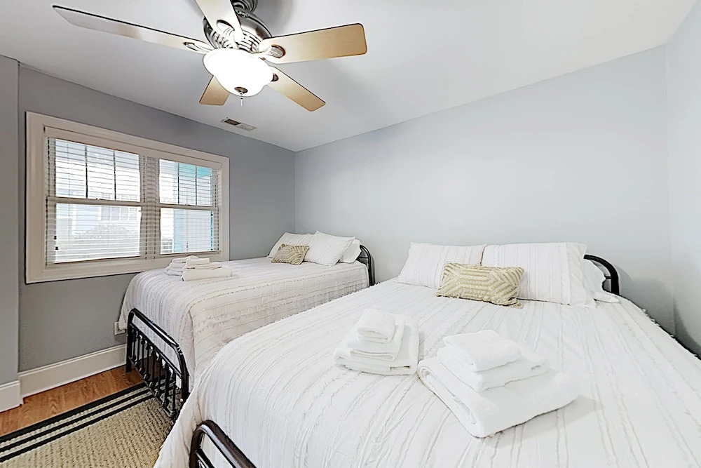 New Listing! Beachside Gem W/ Rooftop Deck 4 Bedroom Condo