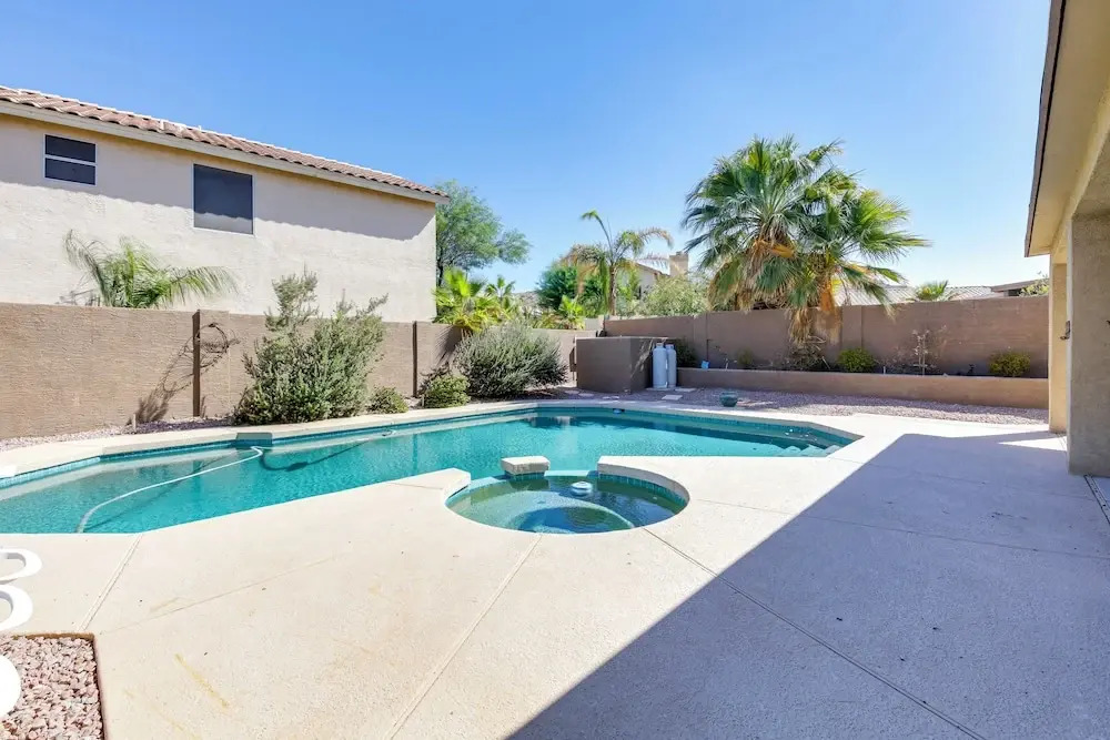 Pool & Spa! Goodyear Home, 1 Mi to Golfing