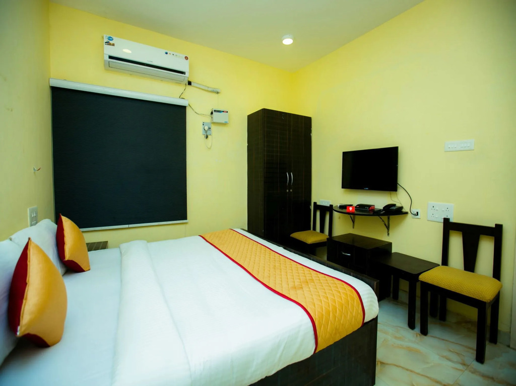 The ECR Grand Residency by OYO Rooms