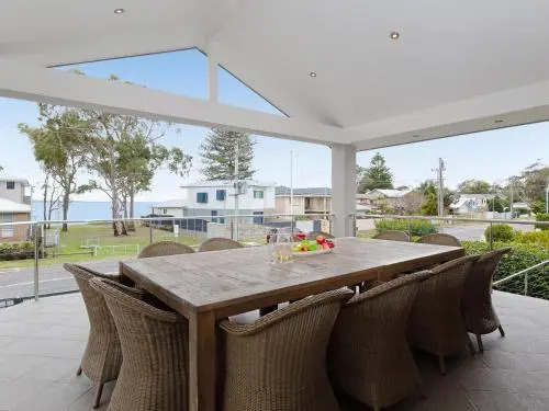 Beauty And The Beach', 88 Foreshore Drive - Large Home With Wifi And Water Views