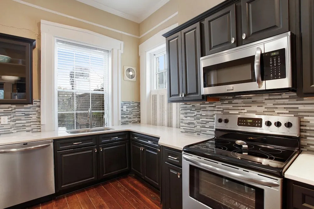 Jones Street Penthouse Unit #3 - 1 Br Apts