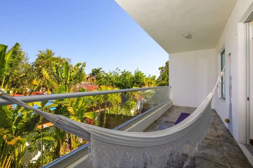 Miami Abode - Private & Sanitized, Perfect for Working From Home. Private Pool, Pet Friendly. Super-host Support