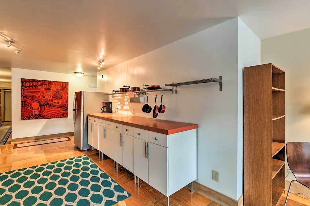Walk to Town & Coast: Anchorage Condo w/ Fireplace