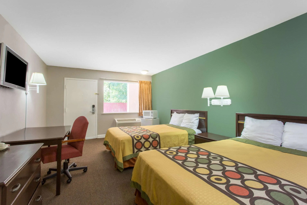 Super 8 by Wyndham Durham/University Area NC