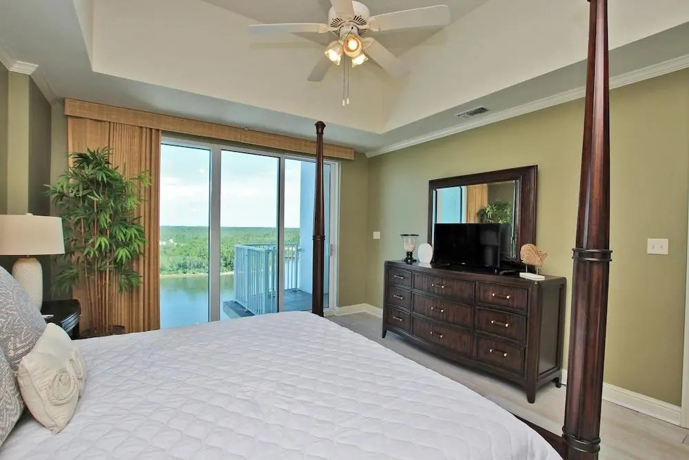 Wharf 902 by Youngs Suncoast