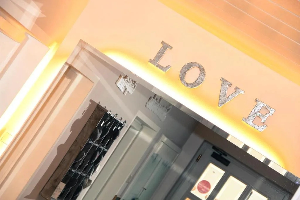 Lovely In by Lisa  Daniel