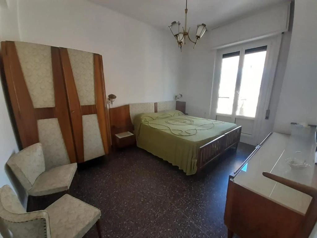 Pietra Ligure attico sul mare con balcone sulla spiaggia e grande terrazza di 25 mq