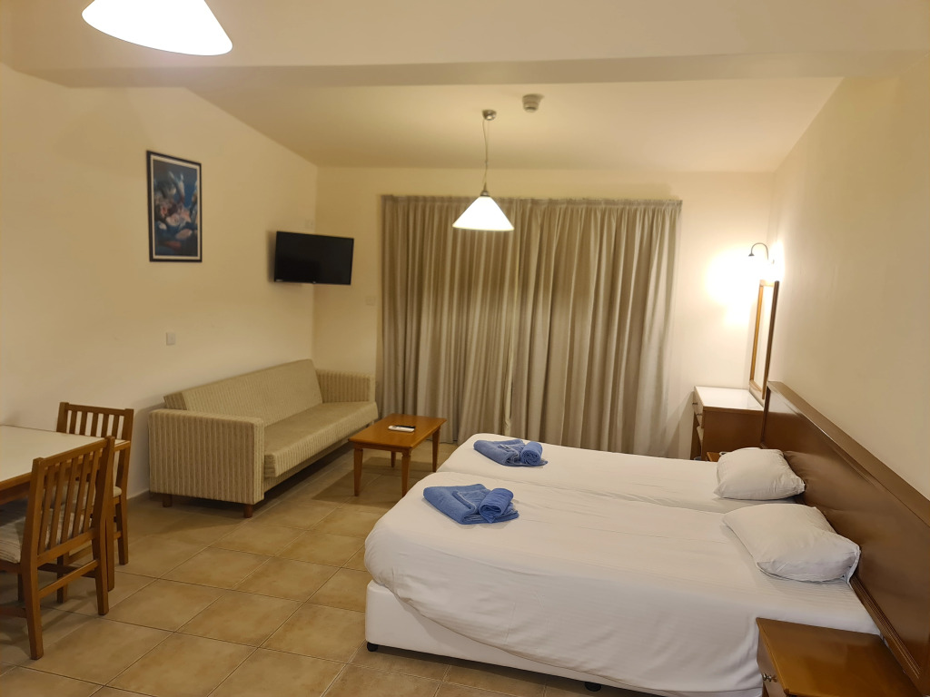 Nissiana Hotel & Bungalows
