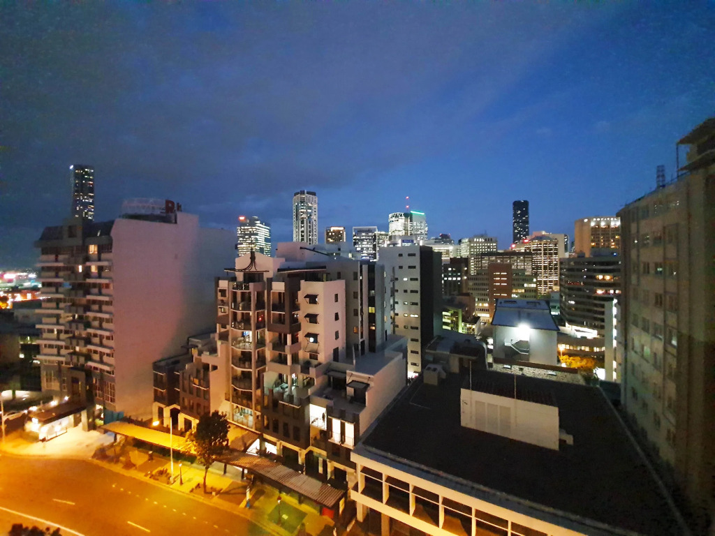 City Penthouse Views Wine Pool Gym Netflix