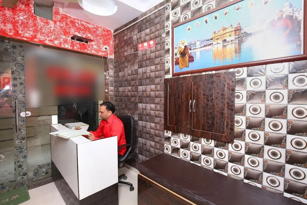 OYO 19565 Hotel Galaxy