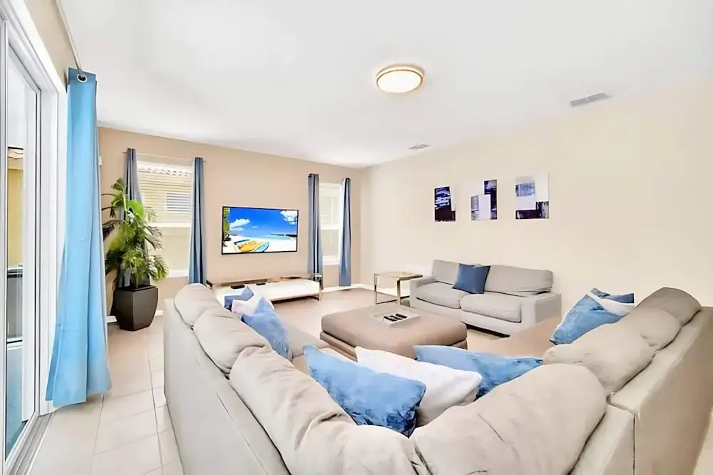 Bella Vida House With Pool and Games - Near Disney!