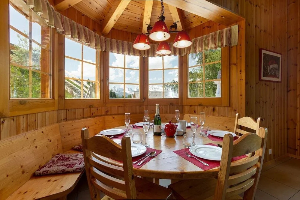 Gorgeous Chalet Amidst Mountains in La Tzoumaz