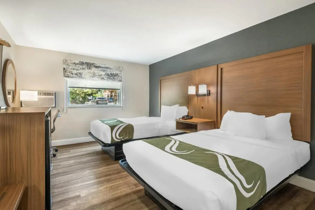 Super 8 Chesapeake Greenbrier