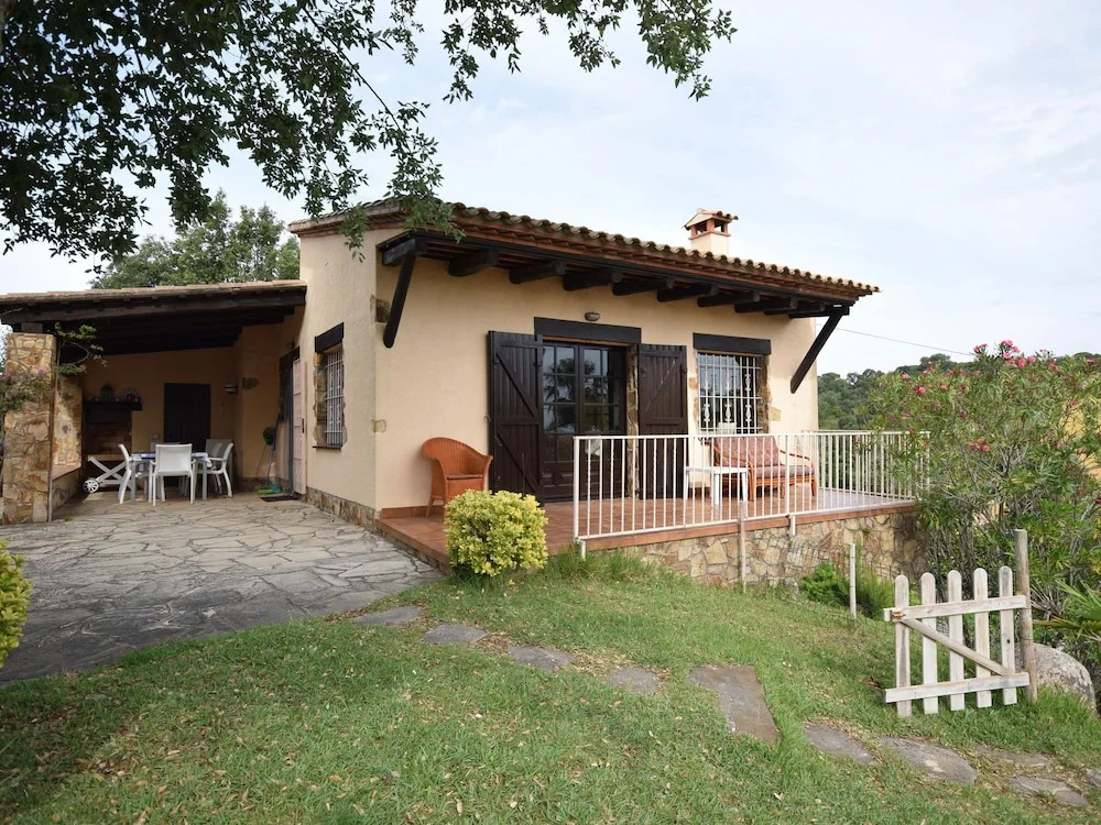 Cozy Holiday Home with Nice Terrace & Fenced Private Pool near Platja D'aro