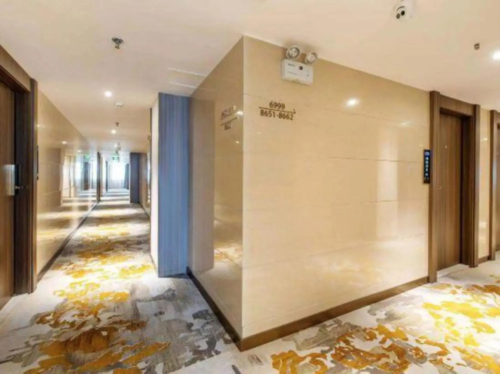 Luzhou Century Hotel (BBK Plaza Xintiandi)